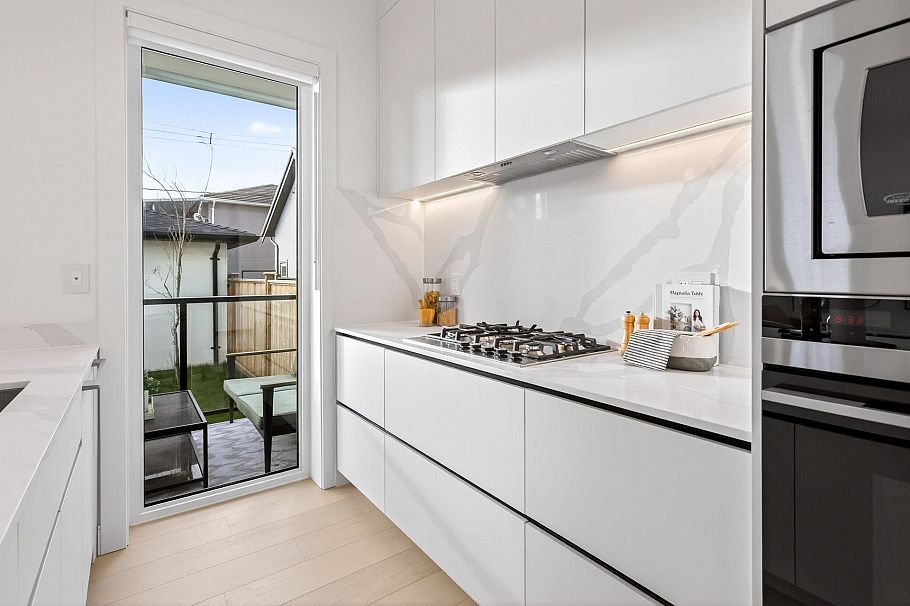 2 6933 Prince Edward Street Vancouver, BC - 26