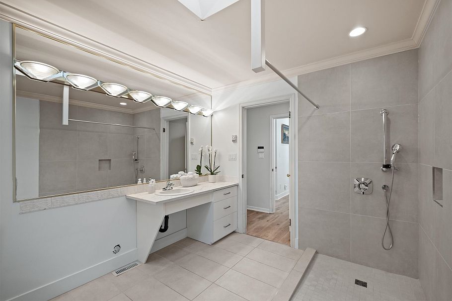 682 Seymour Boulevard North Vancouver, BC - 21