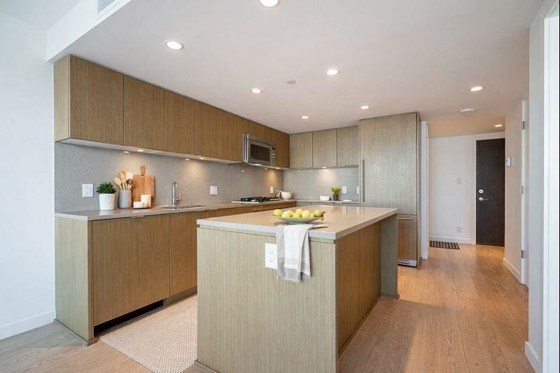 306 125 E 14th Street Vancouver, BC - 2