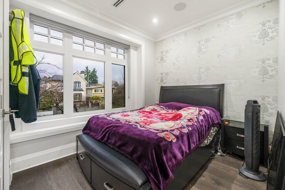 1176 E 60th Avenue Vancouver, BC - 11