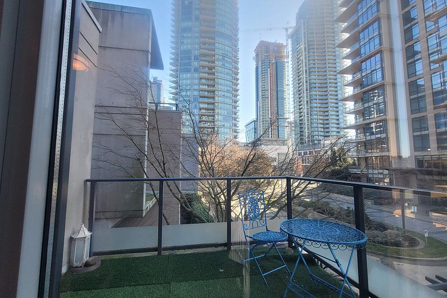 TH2 2077 Rosser Avenue Burnaby, BC - 20