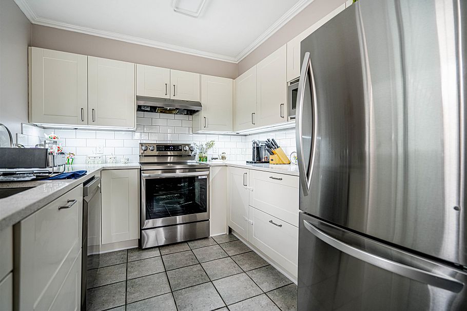 P02 223 Mountain Highway North Vancouver, BC - 3