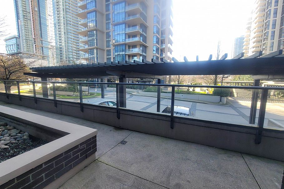 TH2 2077 Rosser Avenue Burnaby, BC - 17