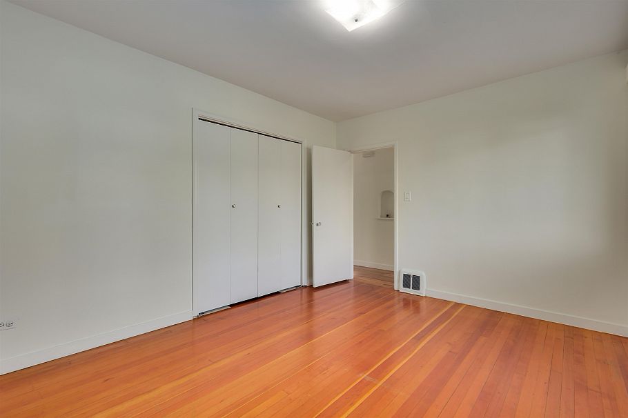 509 E Keith Road North Vancouver, BC - 14