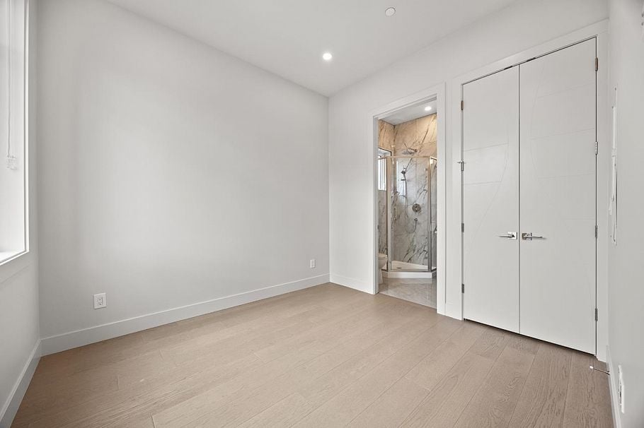 3015 E 19th Avenue Vancouver, BC - 18