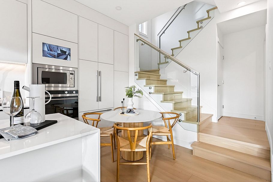 2 6933 Prince Edward Street Vancouver, BC - 12