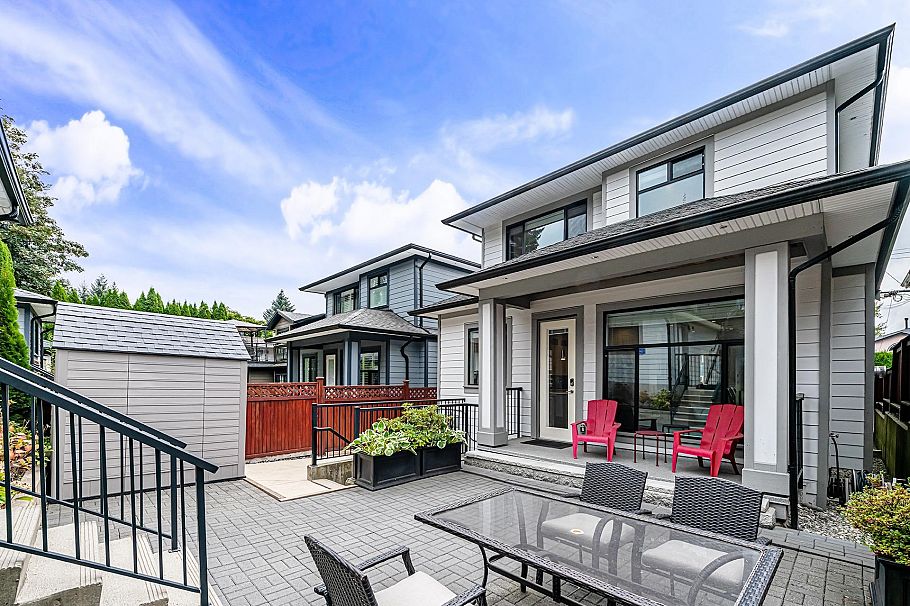 1370 Ross Road North Vancouver, BC - 32