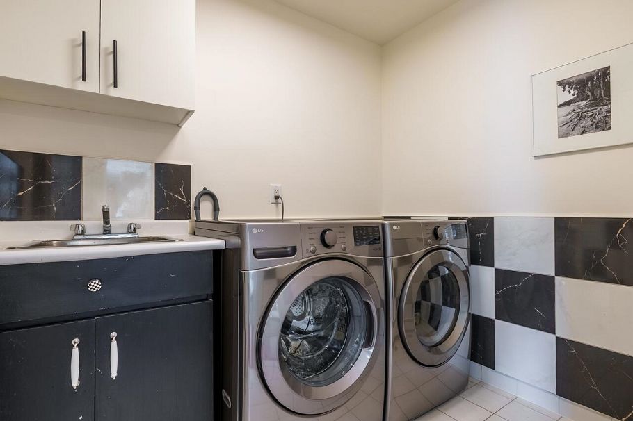 1987 W 35th Avenue Vancouver, BC - 25