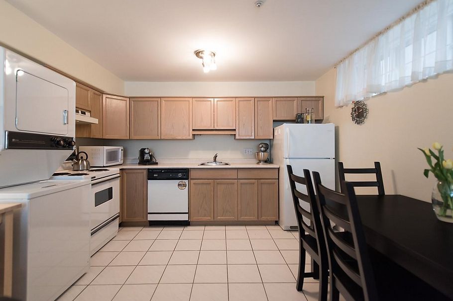 3056 W 11th Avenue Vancouver, BC - 24