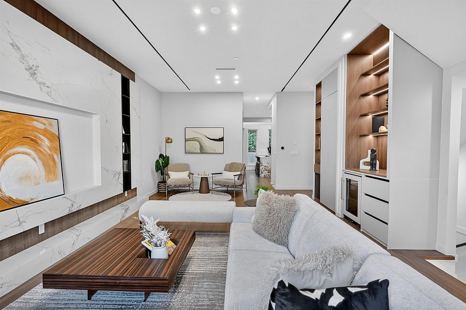 3548 W 35th Avenue Vancouver, BC - 4