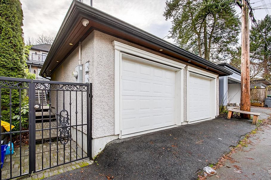 3715 W 22nd Avenue Vancouver, BC - 39