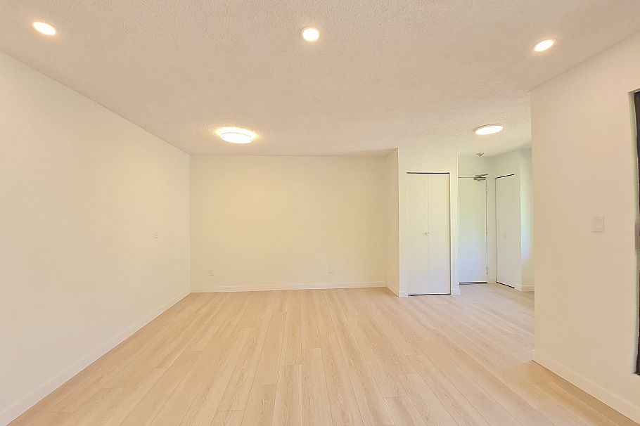 301 8645 Osler Street Vancouver, BC - 4