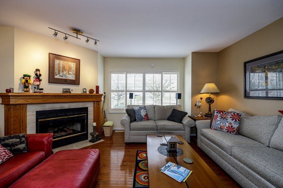 2 261 W 16th Street North Vancouver, BC - 3