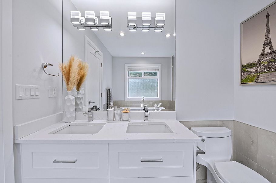 1370 Ross Road North Vancouver, BC - 31