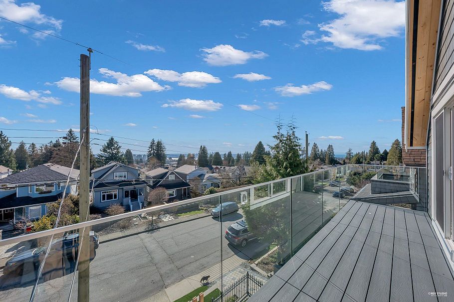 238 E 28th Street North Vancouver, BC - 33