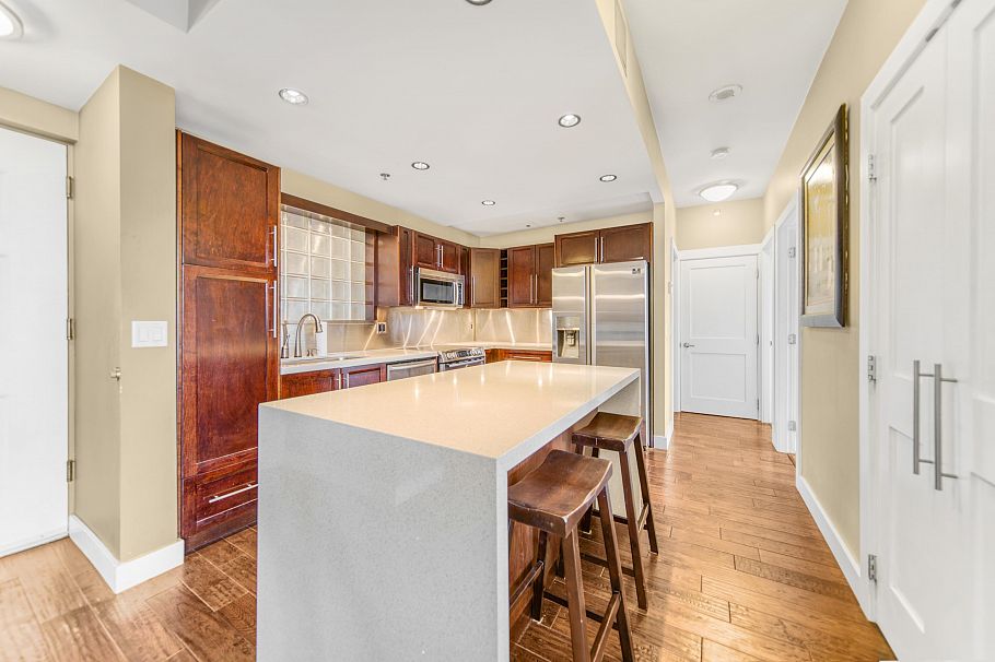 405 212 Davie Street Vancouver, BC - 3