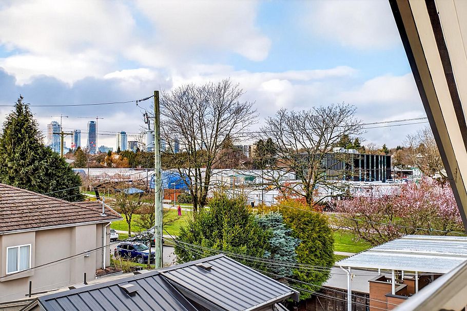 2 6933 Prince Edward Street Vancouver, BC - 30