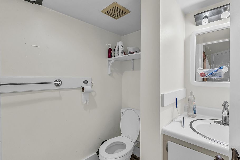 5915 Chester Street Vancouver, BC - 30