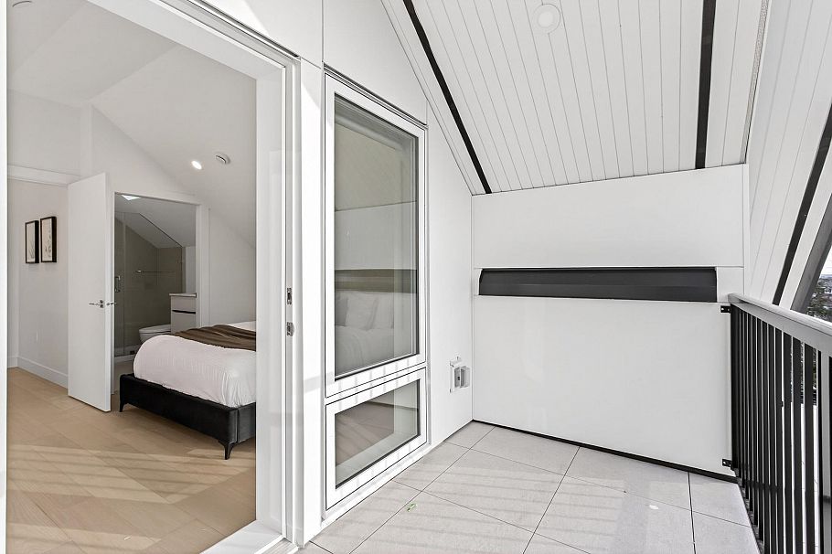 2 6933 Prince Edward Street Vancouver, BC - 25