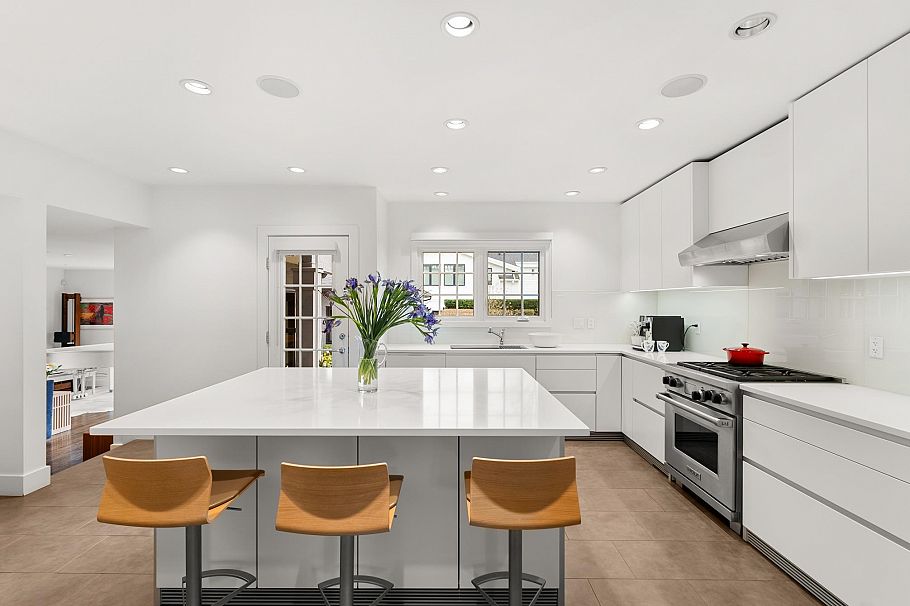 2496 W 36th Avenue Vancouver, BC - 4