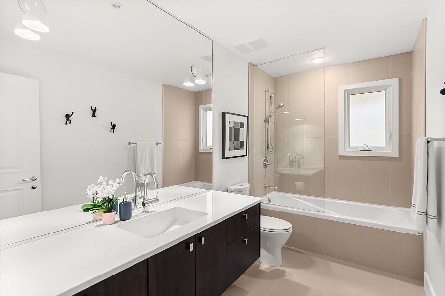 2496 W 36th Avenue Vancouver, BC - 28