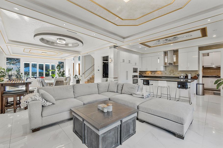 512 W 23rd Street North Vancouver, BC - 23