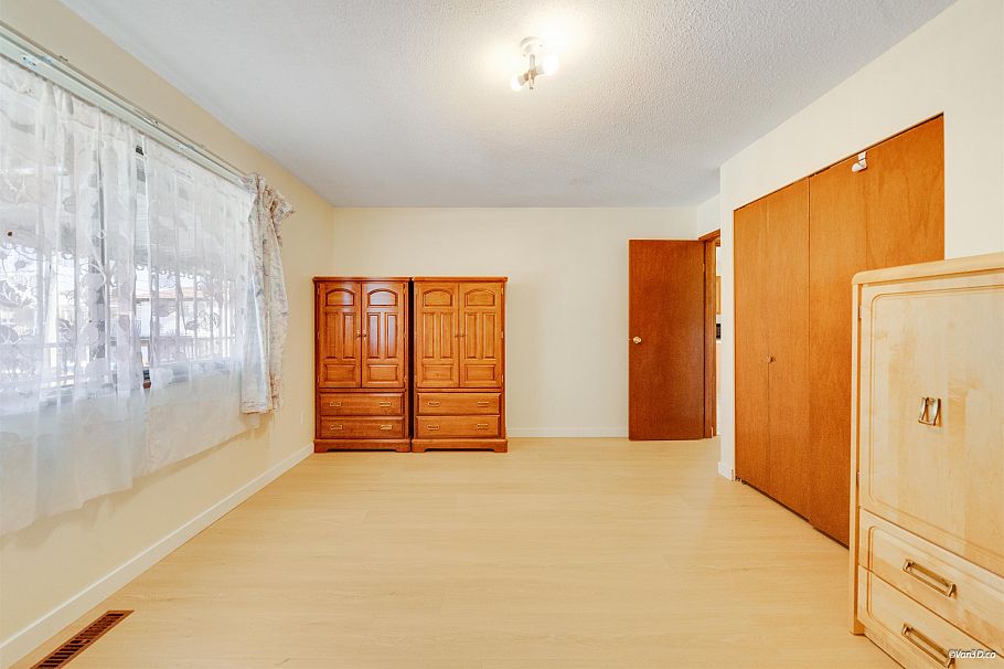 2175 E 54th Avenue Vancouver, BC - 18