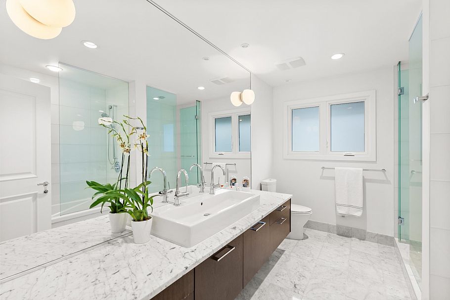 2496 W 36th Avenue Vancouver, BC - 24