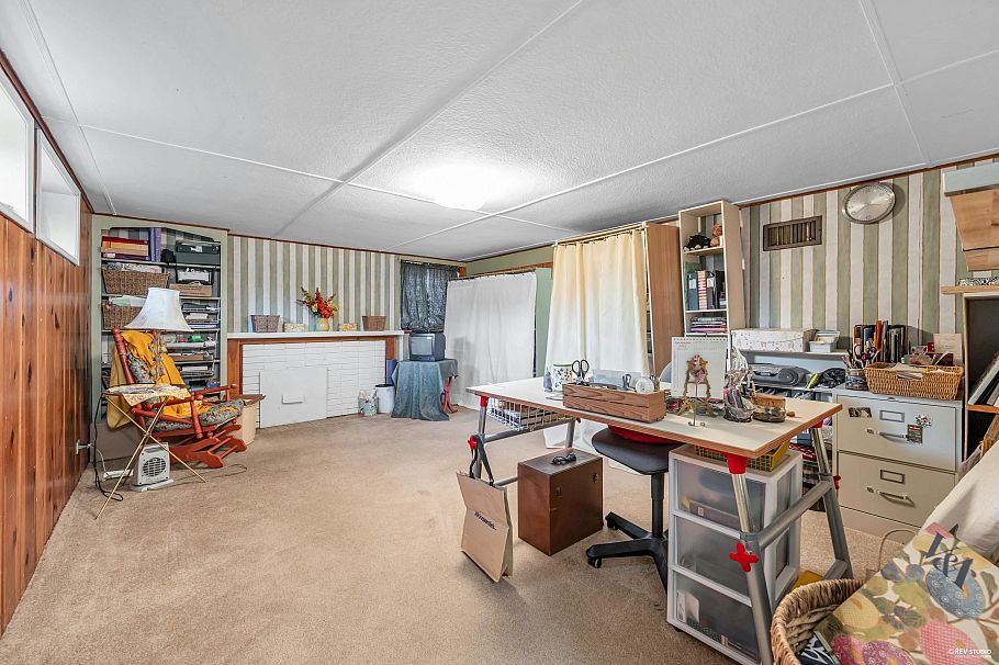 2225 W 22nd Avenue Vancouver, BC - 24