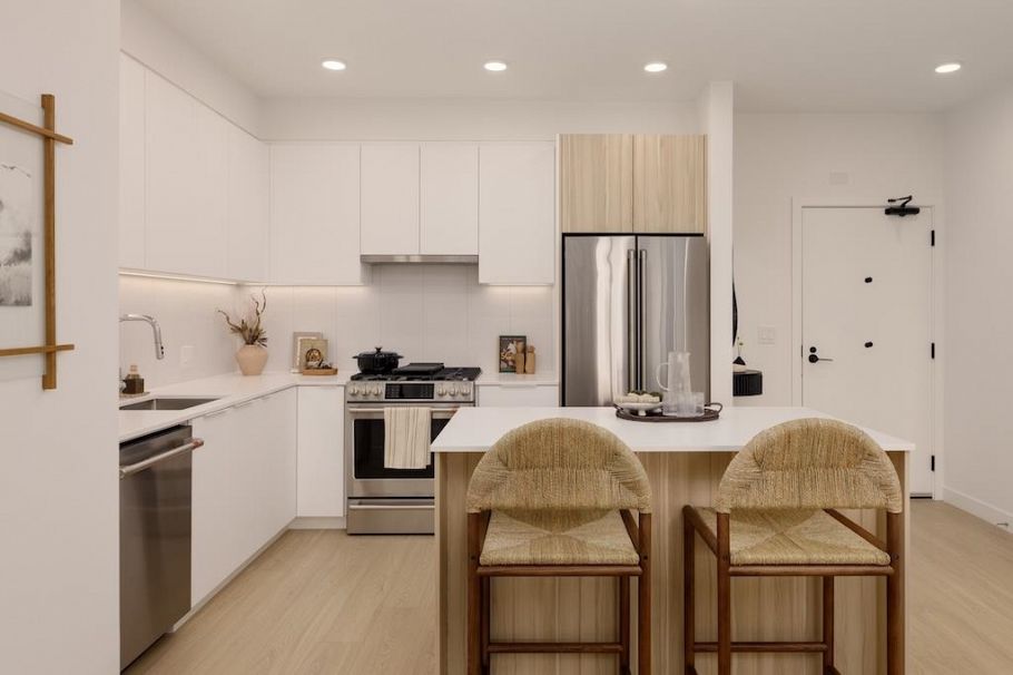 210 2450 Garden Drive Vancouver, BC - 7