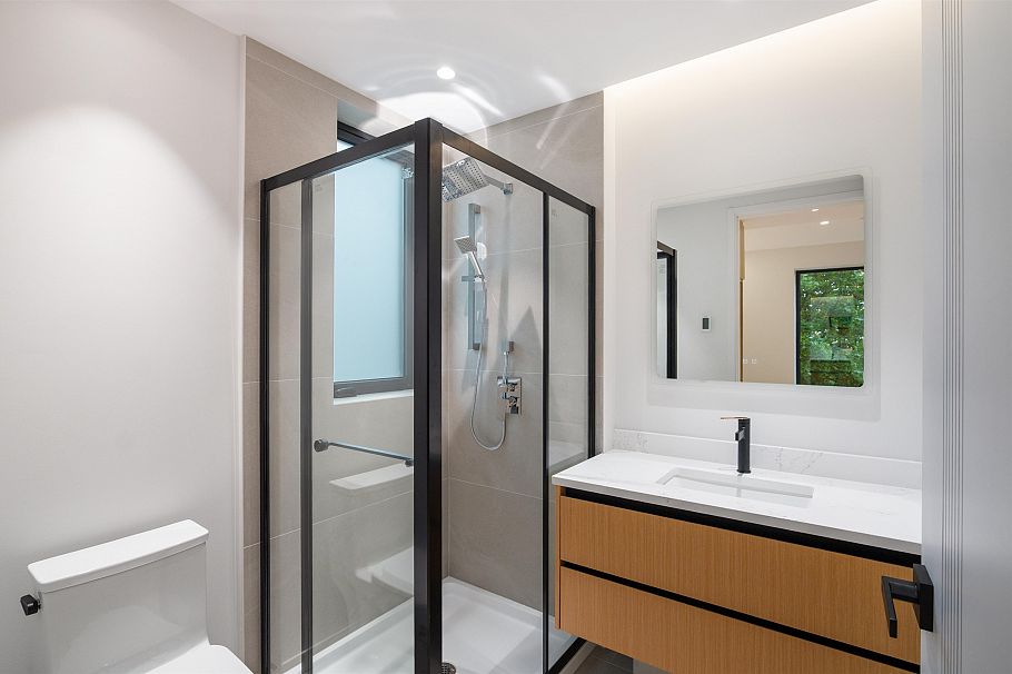 2 1595 W 66th Avenue Vancouver, BC - 10