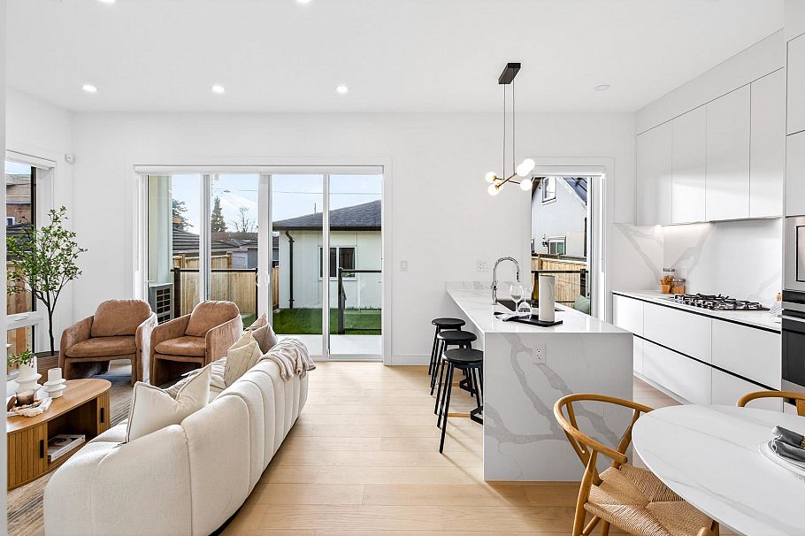 2 6933 Prince Edward Street Vancouver, BC - 25