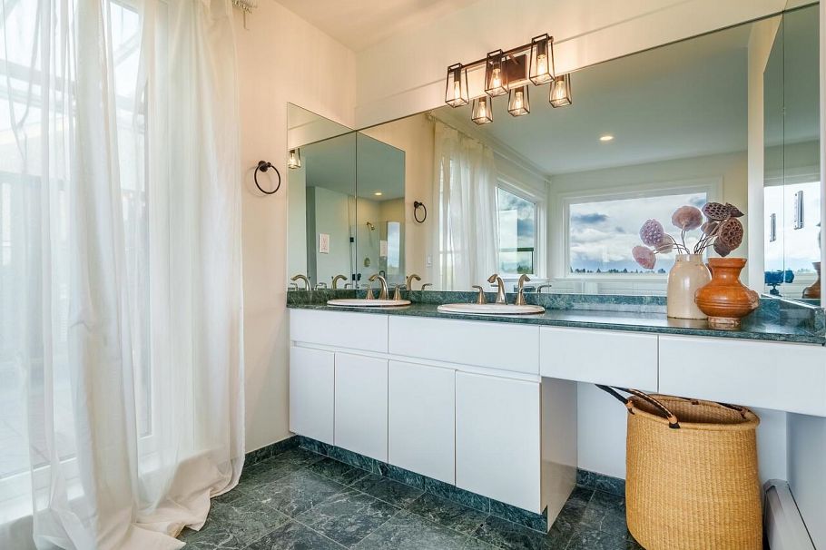 1987 W 35th Avenue Vancouver, BC - 22