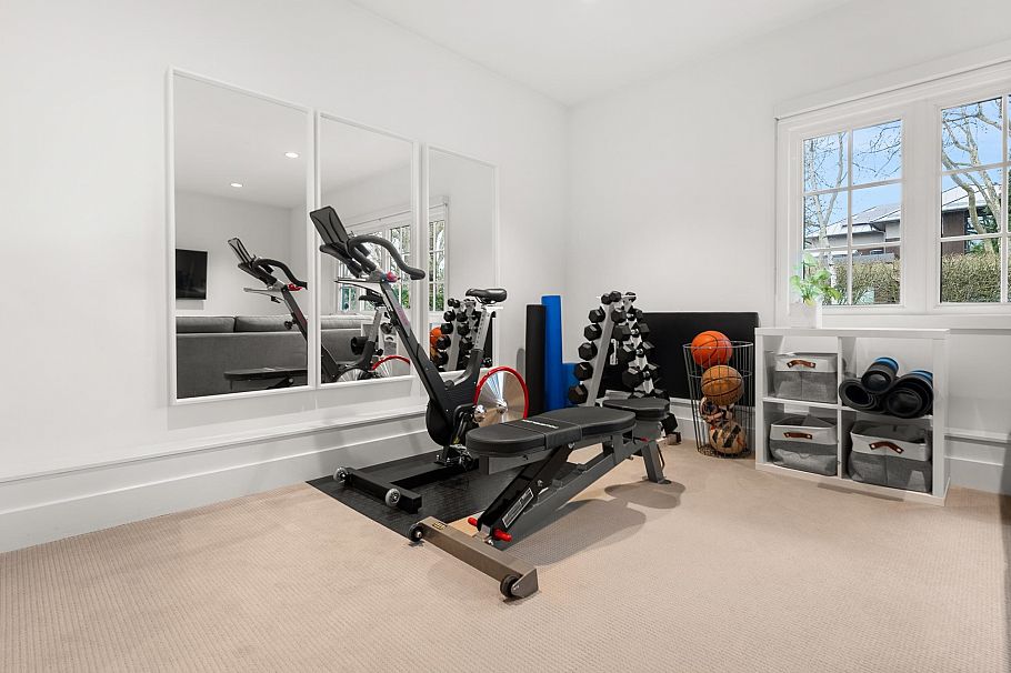 2496 W 36th Avenue Vancouver, BC - 31