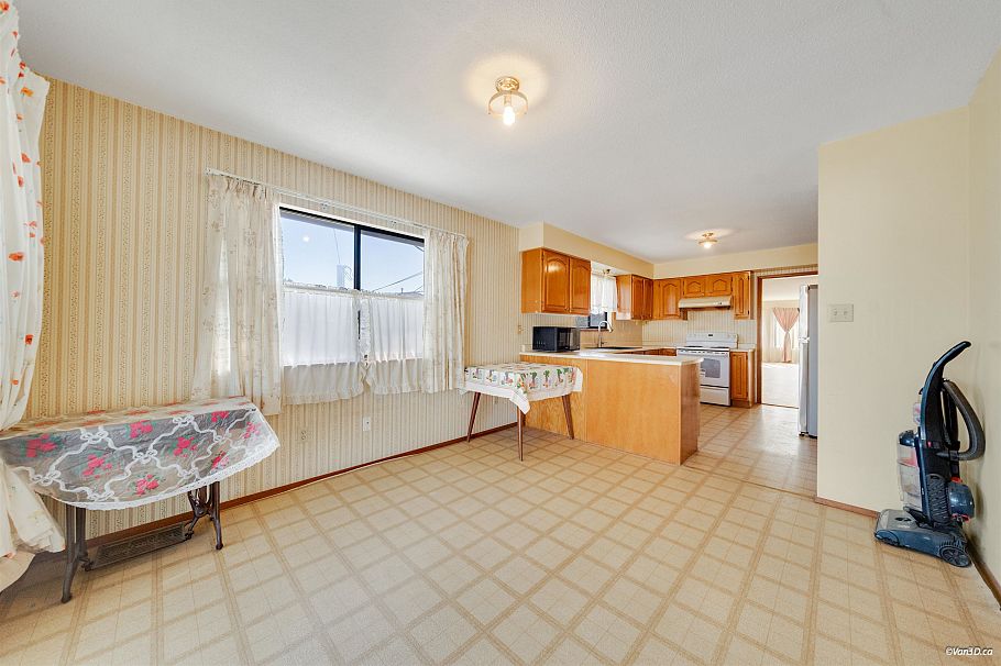 2175 E 54th Avenue Vancouver, BC - 12