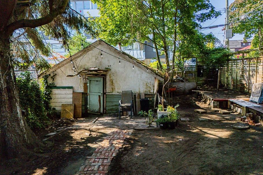 970 W 64th Avenue Vancouver, BC - 9