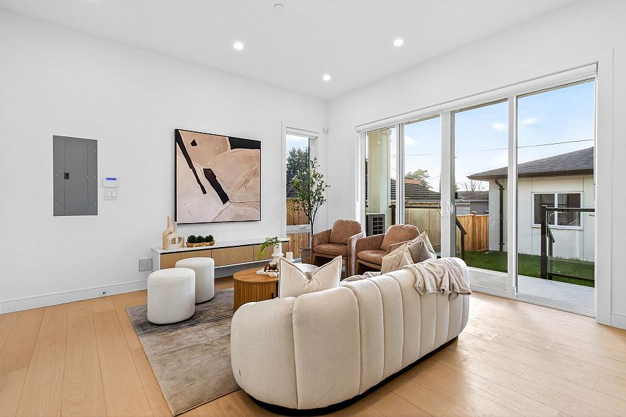 2 6933 Prince Edward Street Vancouver, BC - 18