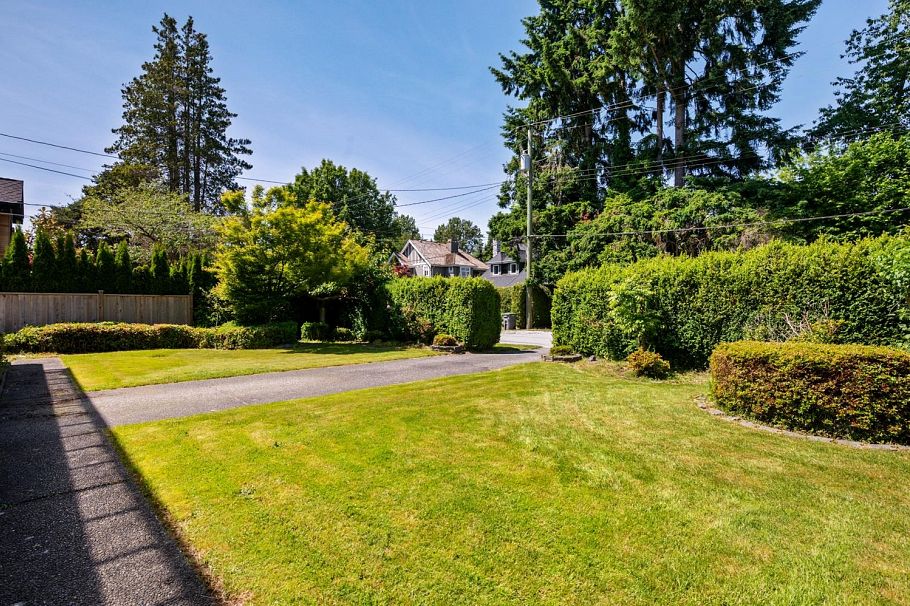 3662 W 49th Avenue Vancouver, BC - 2