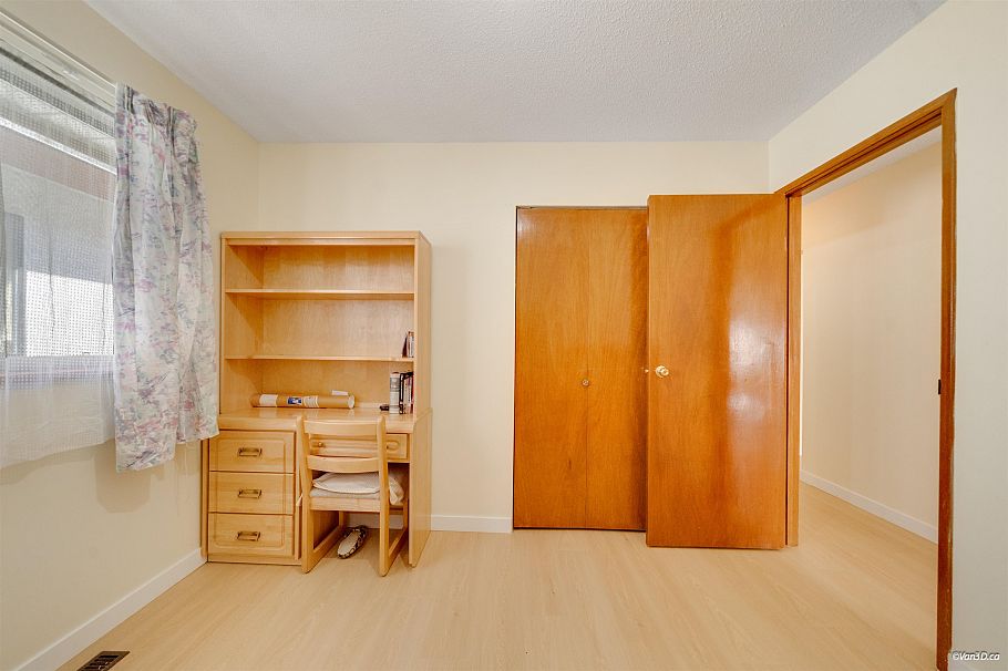 2175 E 54th Avenue Vancouver, BC - 24