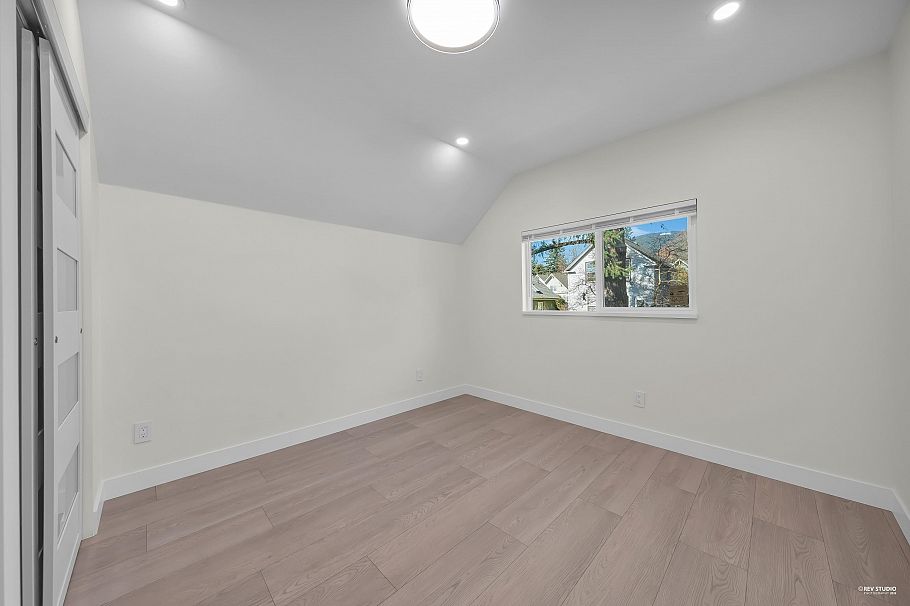 238 E 28th Street North Vancouver, BC - 27