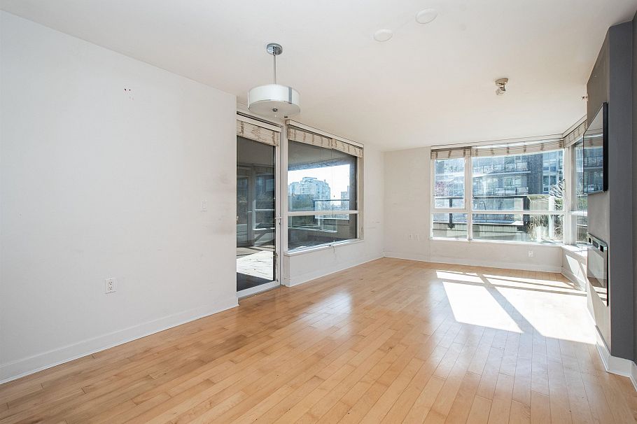 301 160 W 3rd Street North Vancouver, BC - 5