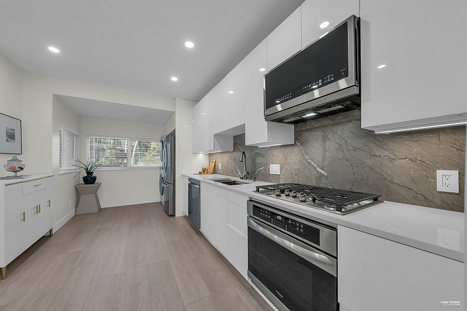 238 E 28th Street North Vancouver, BC - 10