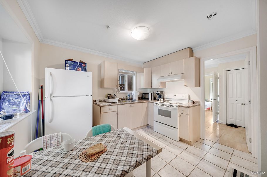 7531 Oak Street Vancouver, BC - 22