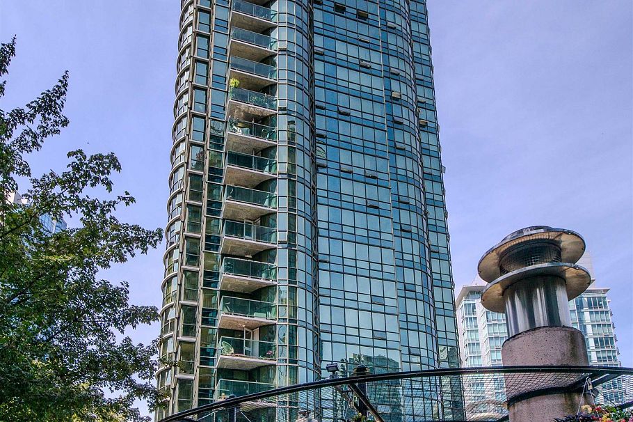 302 588 Broughton Street Vancouver, BC - 3