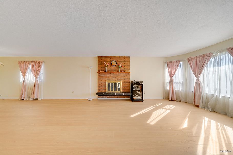 2175 E 54th Avenue Vancouver, BC - 6