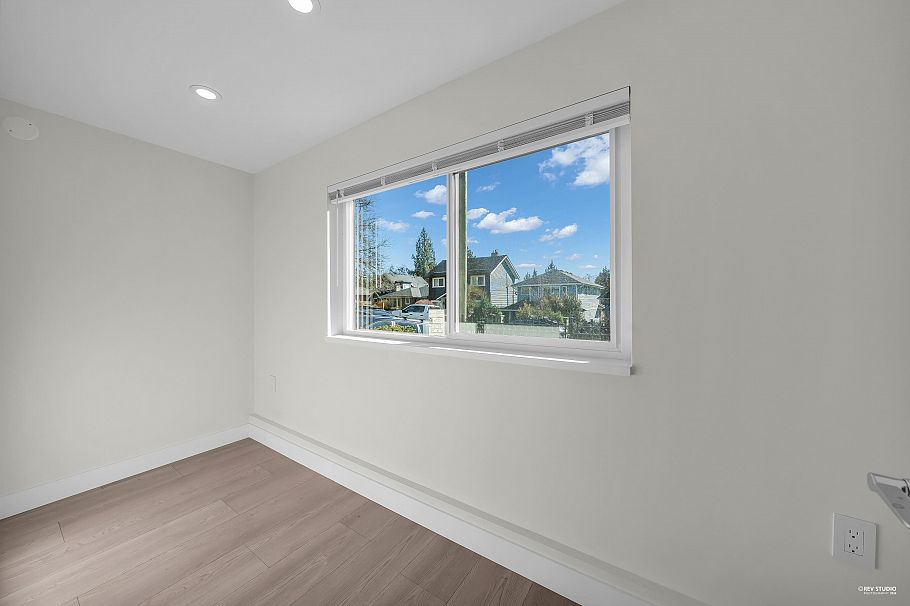 238 E 28th Street North Vancouver, BC - 12