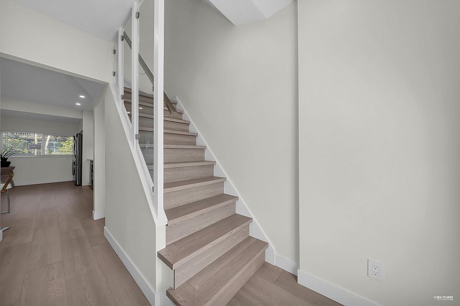 238 E 28th Street North Vancouver, BC - 29