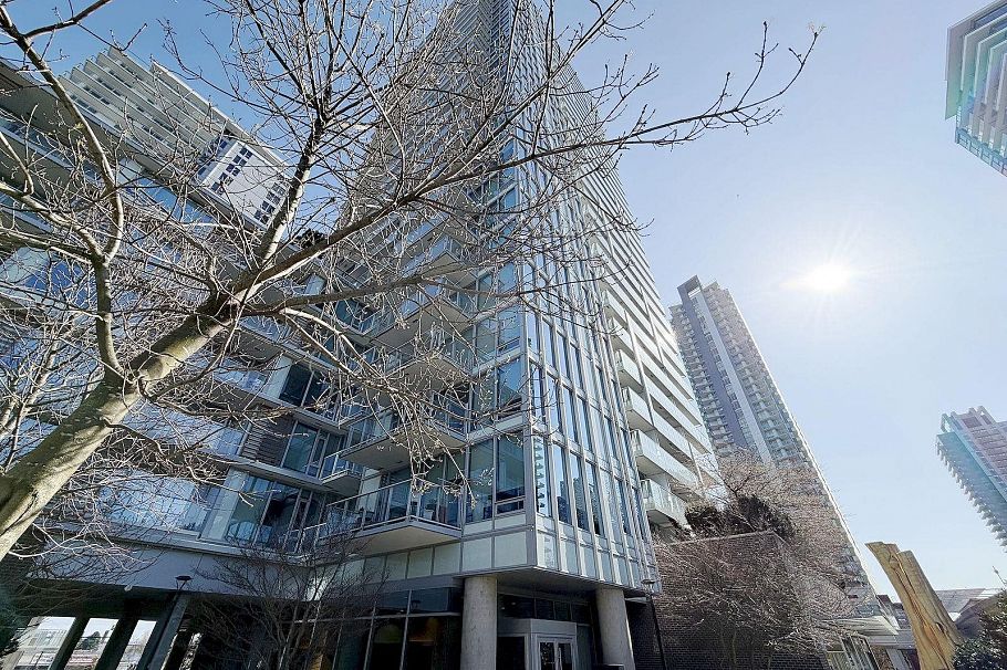 2504 8131 Nunavut Lane Vancouver, BC - 1