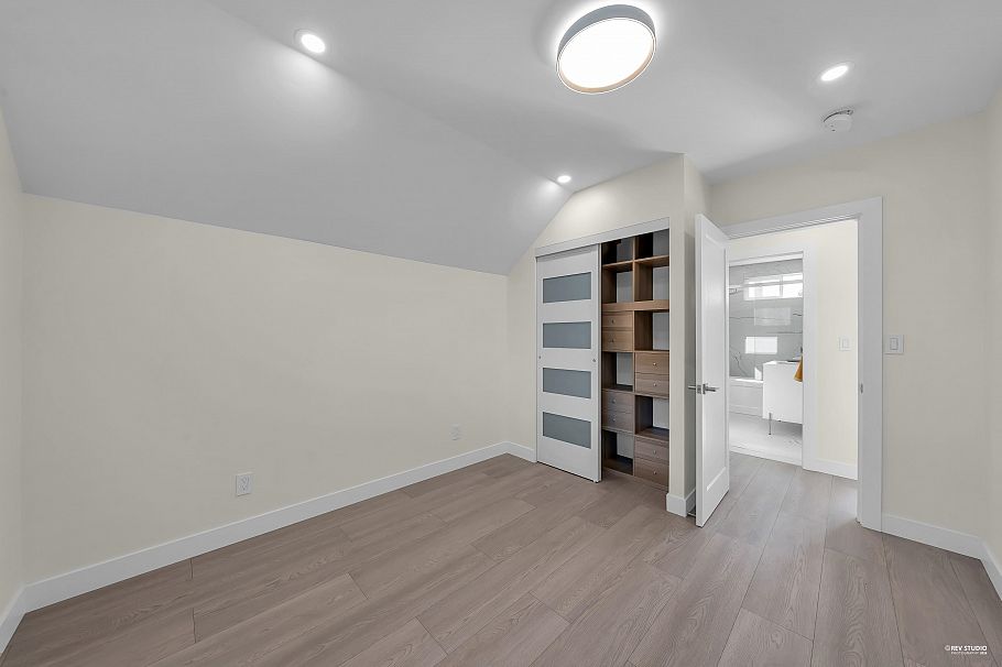 238 E 28th Street North Vancouver, BC - 24