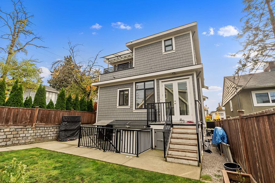 2699 E 7th Avenue Vancouver, BC - 29